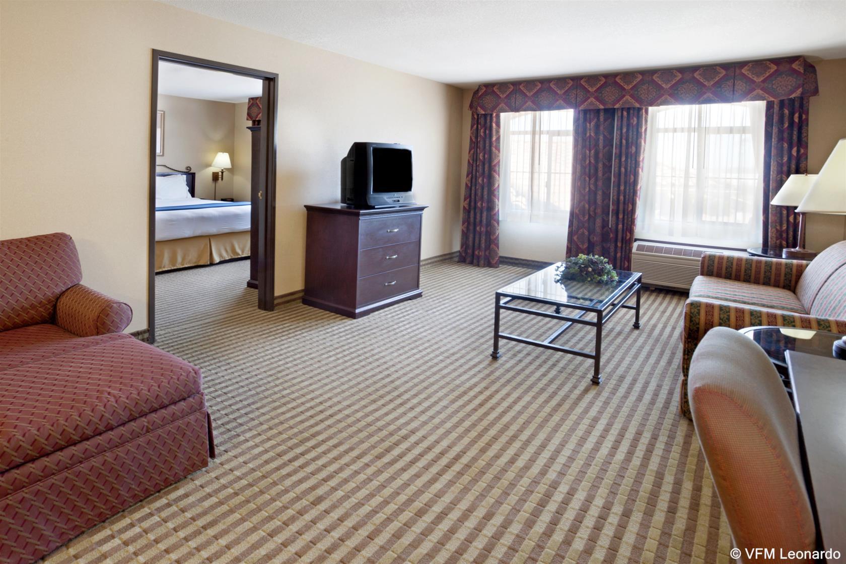 Holiday Inn Express Hotel & Suites Marina By Ihg Exterior photo