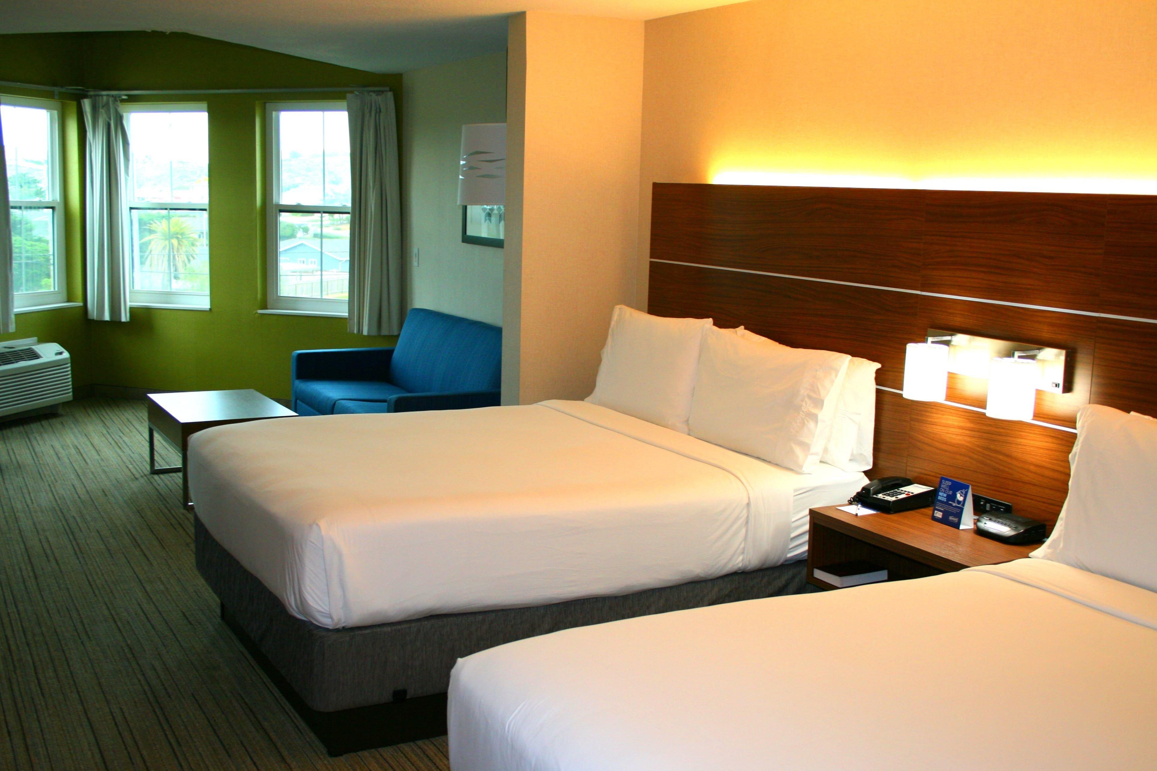 Holiday Inn Express Hotel & Suites Marina By Ihg Exterior photo