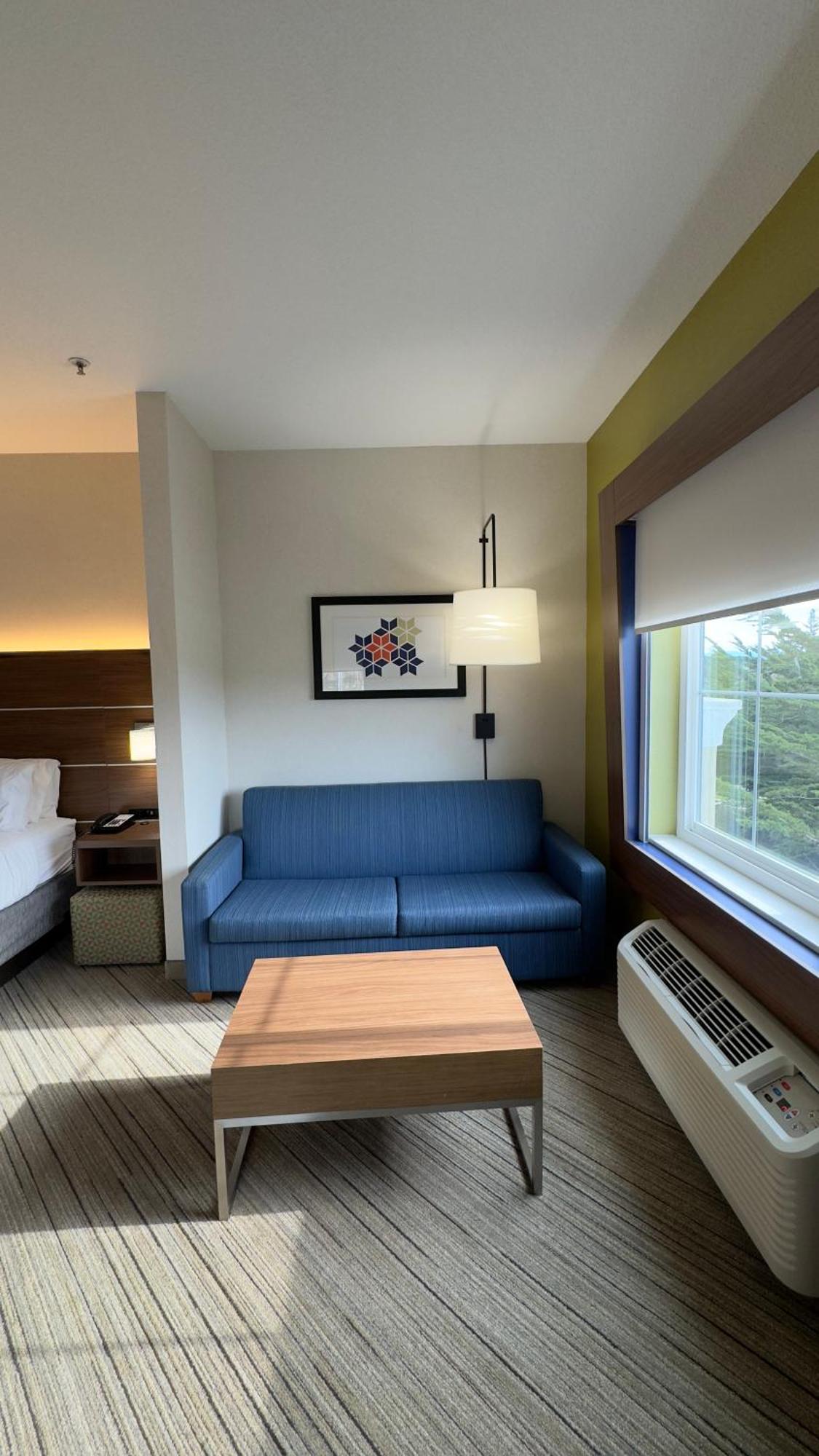 Holiday Inn Express Hotel & Suites Marina By Ihg Exterior photo