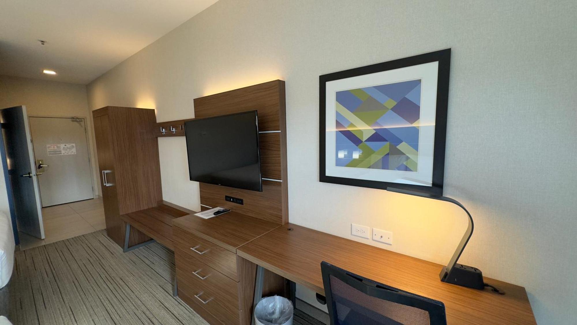 Holiday Inn Express Hotel & Suites Marina By Ihg Exterior photo