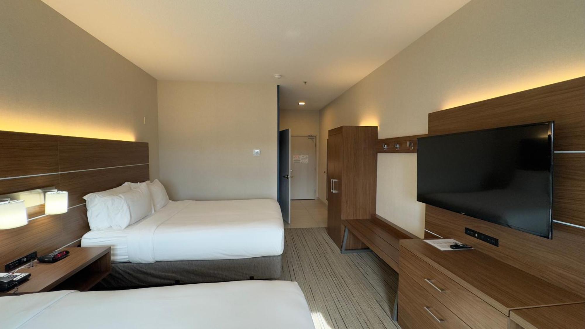 Holiday Inn Express Hotel & Suites Marina By Ihg Exterior photo