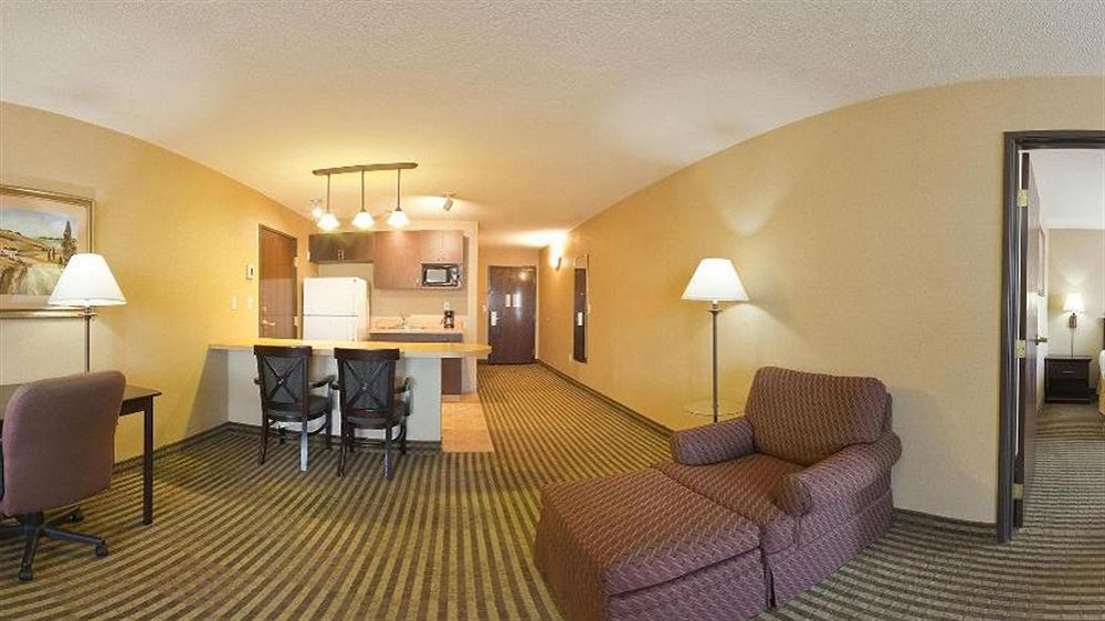 Holiday Inn Express Hotel & Suites Marina By Ihg Exterior photo